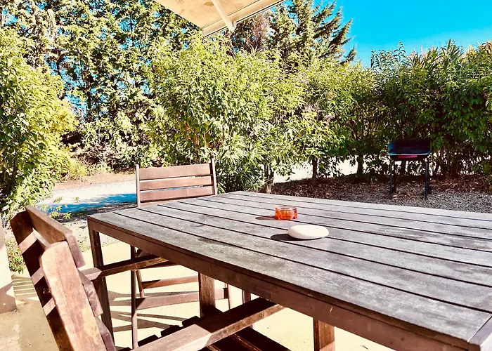 Sunny 2, Two-Bedroom House With Parking
