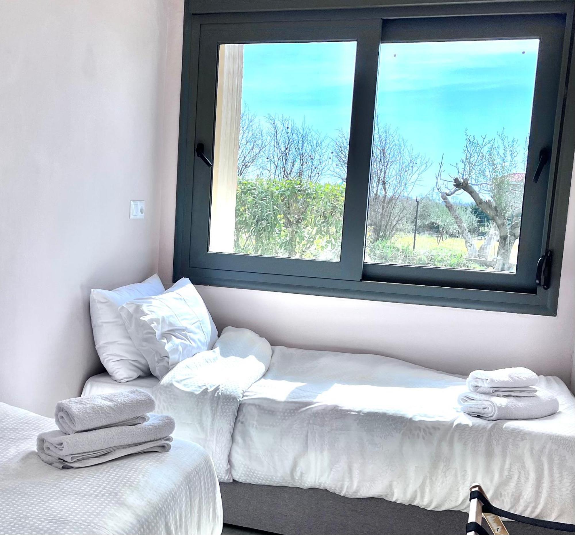 Sunny 2, Two-bedroom House With Parking Apartment *