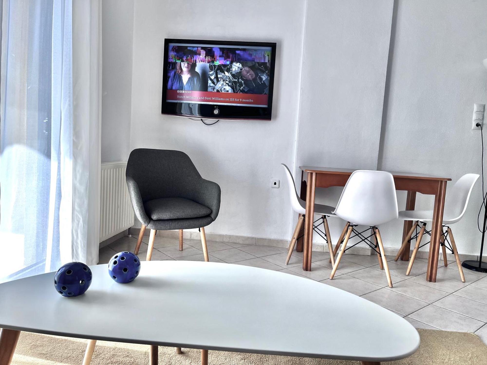 Apartment Sunny 2, Two-bedroom House With Parking Komotini